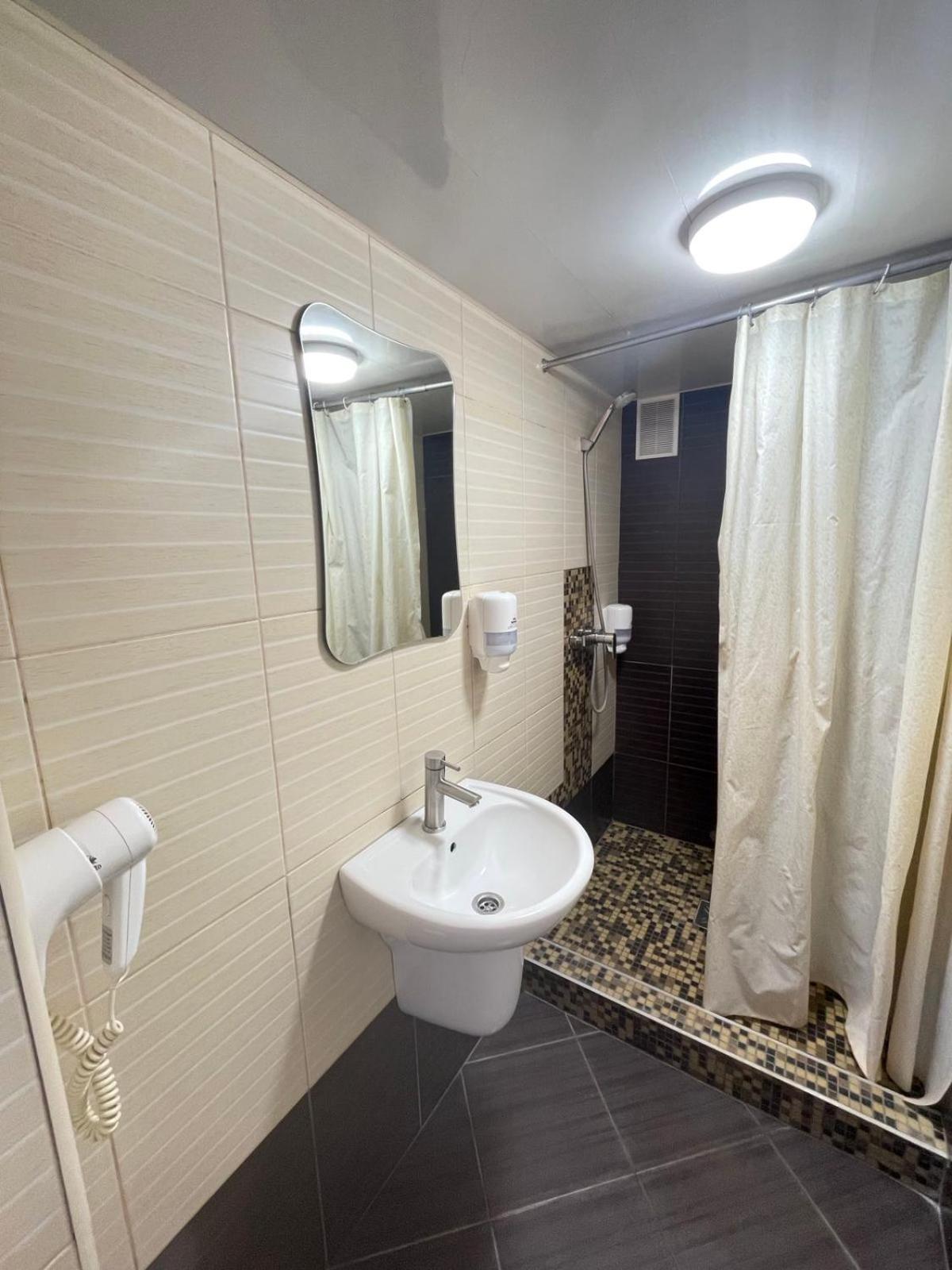 Хостел 24 Khmel'nyts'kyy Exterior foto
